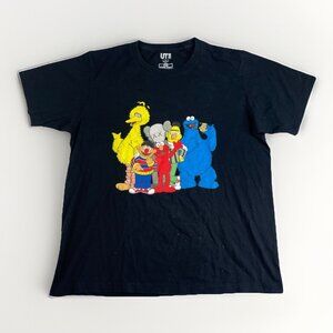 Kaws x Uniqlo Sesame Street Men’s T-shirt Black Elmo Bert Ernie Size L Read*